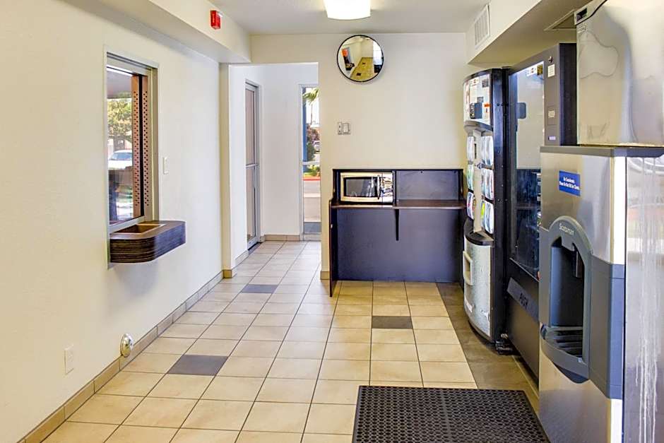 Motel 6-Bakersfield, CA - South