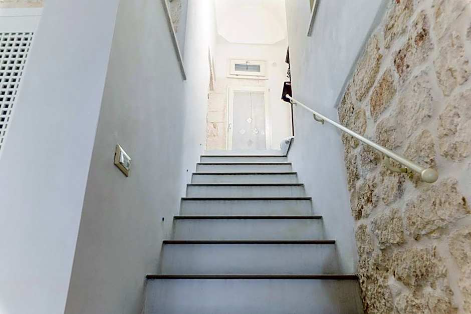 Chesterfield Design Apartment by Wonderful Italy