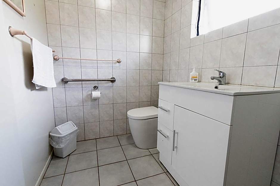 Jack & Di's Lakefront Motel