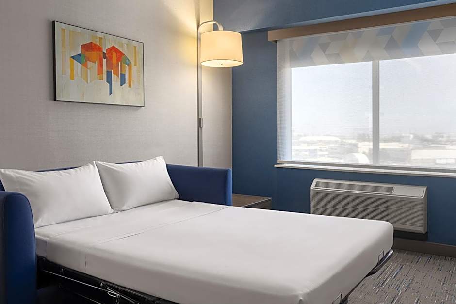 Holiday Inn Express & Suites Vaughan Southwest By IHG