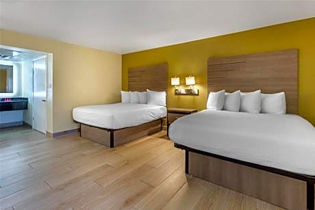 Queen Room with Two Queen Beds and Mobility Accessible Bathtub