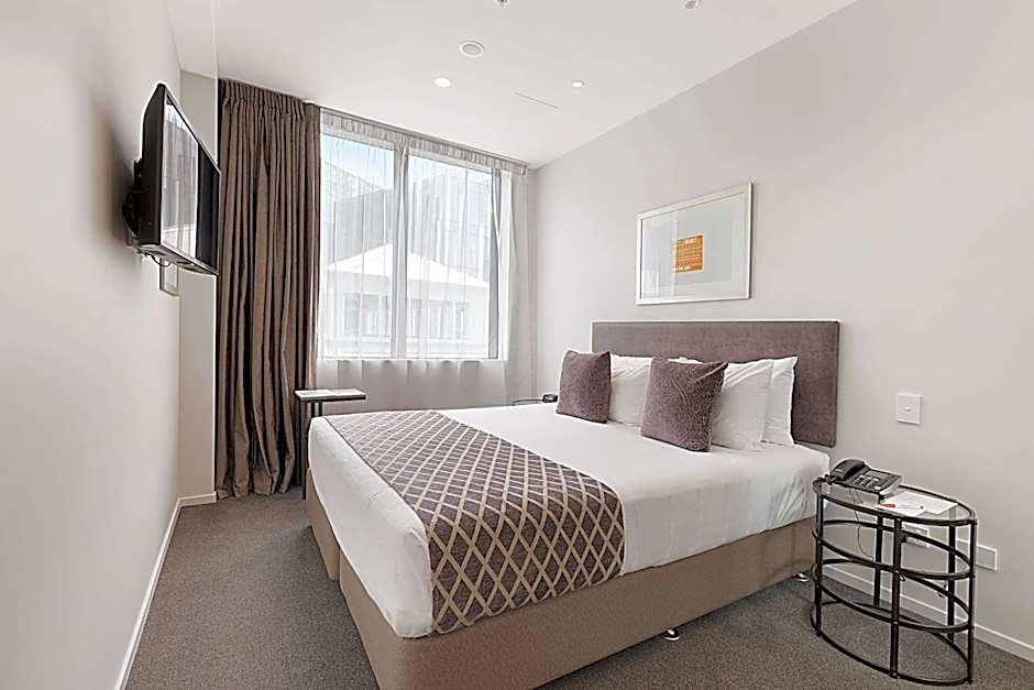 Ramada Suites Victoria Street West