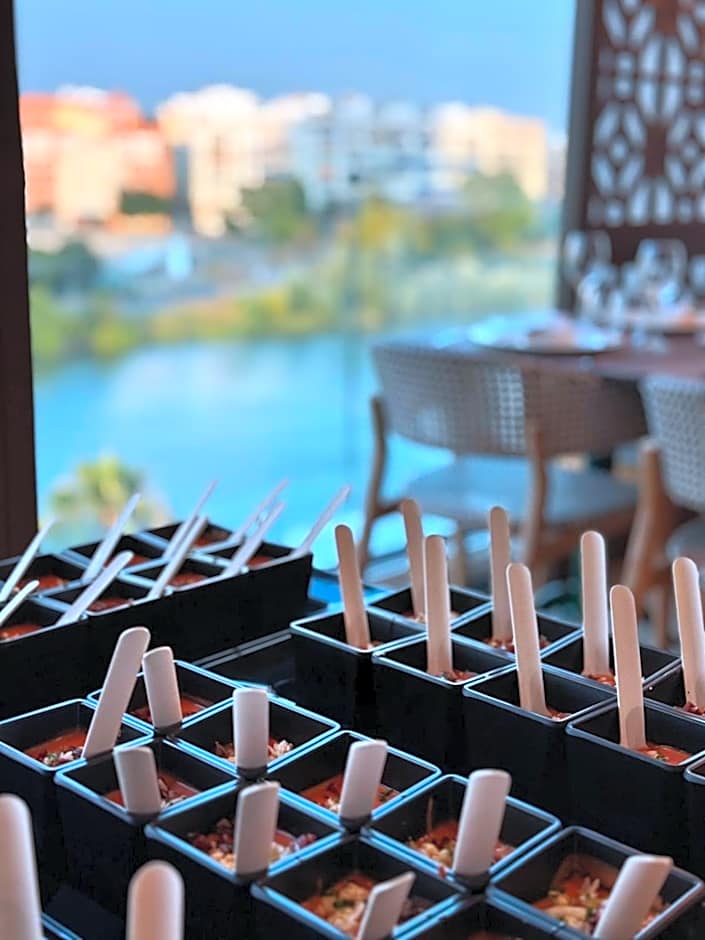 Ribera De Triana Hotel