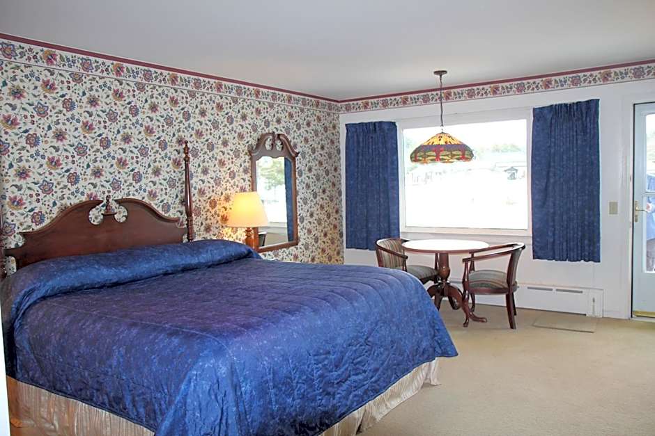 Sara Placid Inn & Suites