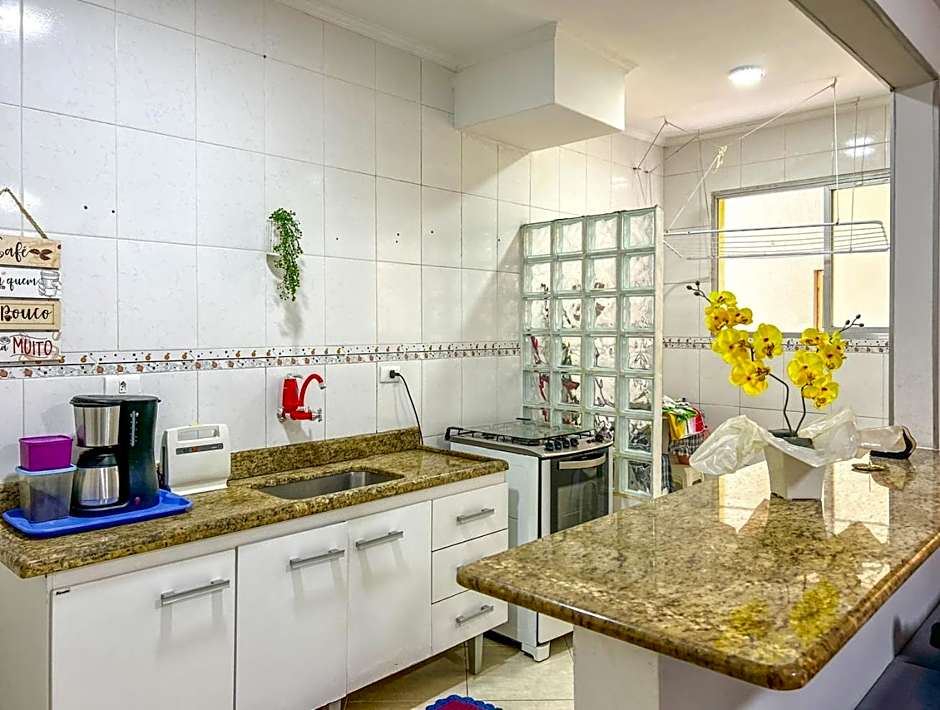 Apto a poucos metros da Praia do Gonzaguinha SP