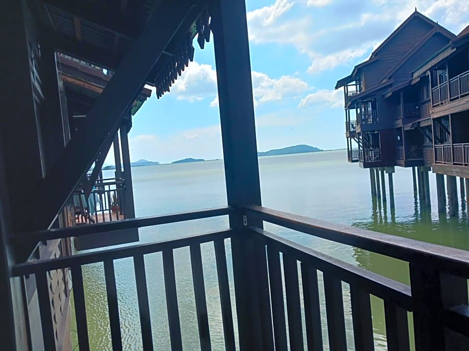 Villa Dalam Laut 580