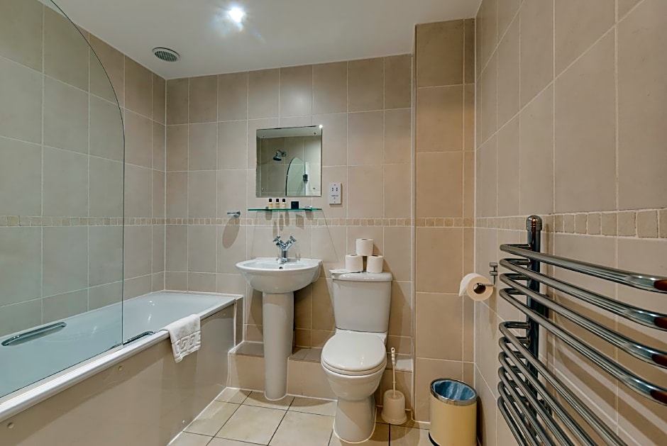 Base Serviced Apartments - Cumberland Street