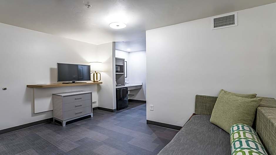 Photo 1 of 9 of 1 King Bed Suite, Balcony or Patio