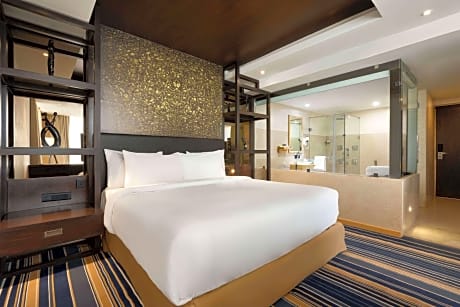 1 King Bed Non-Smoking Suite