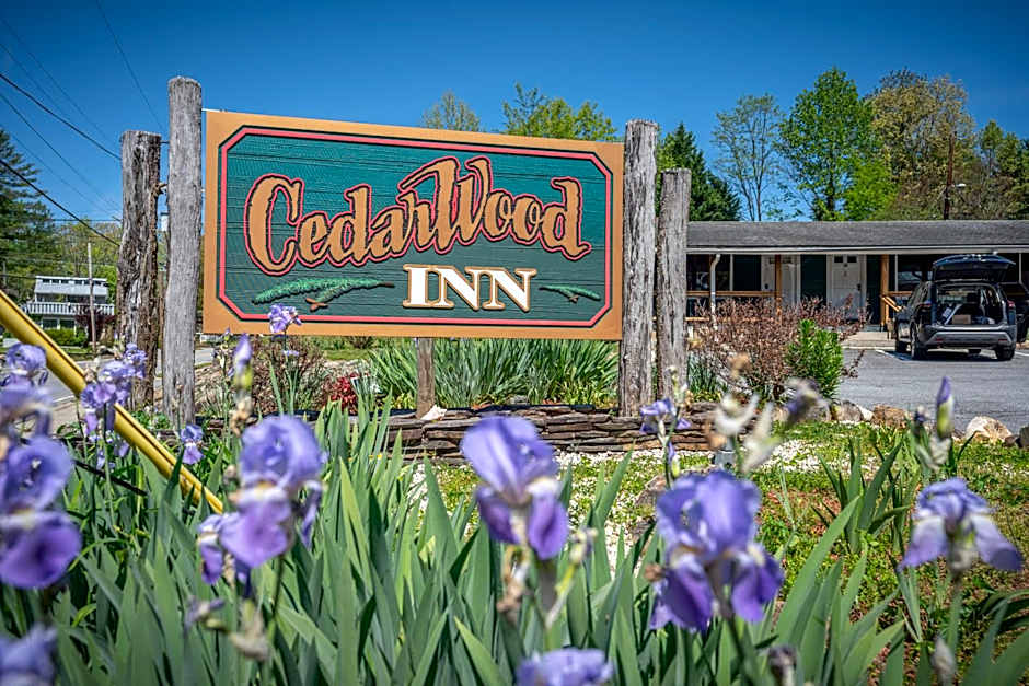 CedarWood Inn
