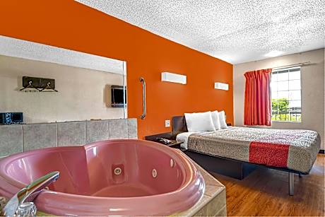 1 KING BED | SUITE, SMOKING