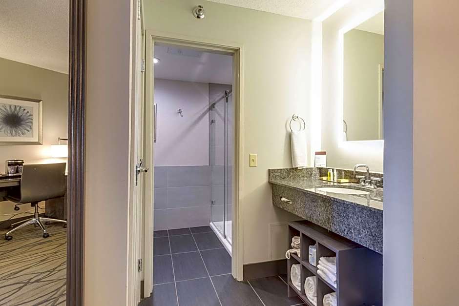 DoubleTree by Hilton Racine Harbourwalk