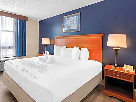 1 King Bed Non-Smoking