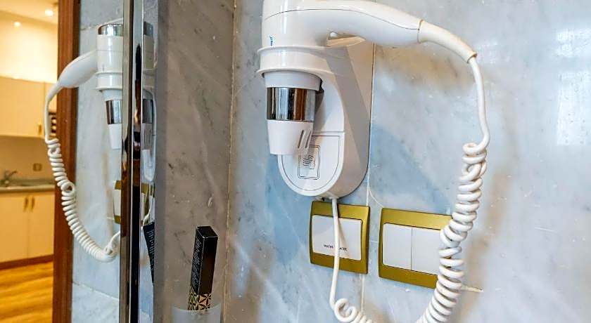 Platinum Alkhamseen Serviced Apartments