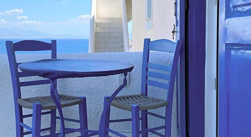 Blue Dolphin Studios and Apartment