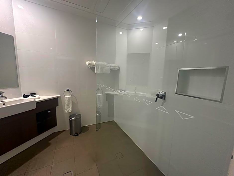 Young Federation Motor Inn and Services Club