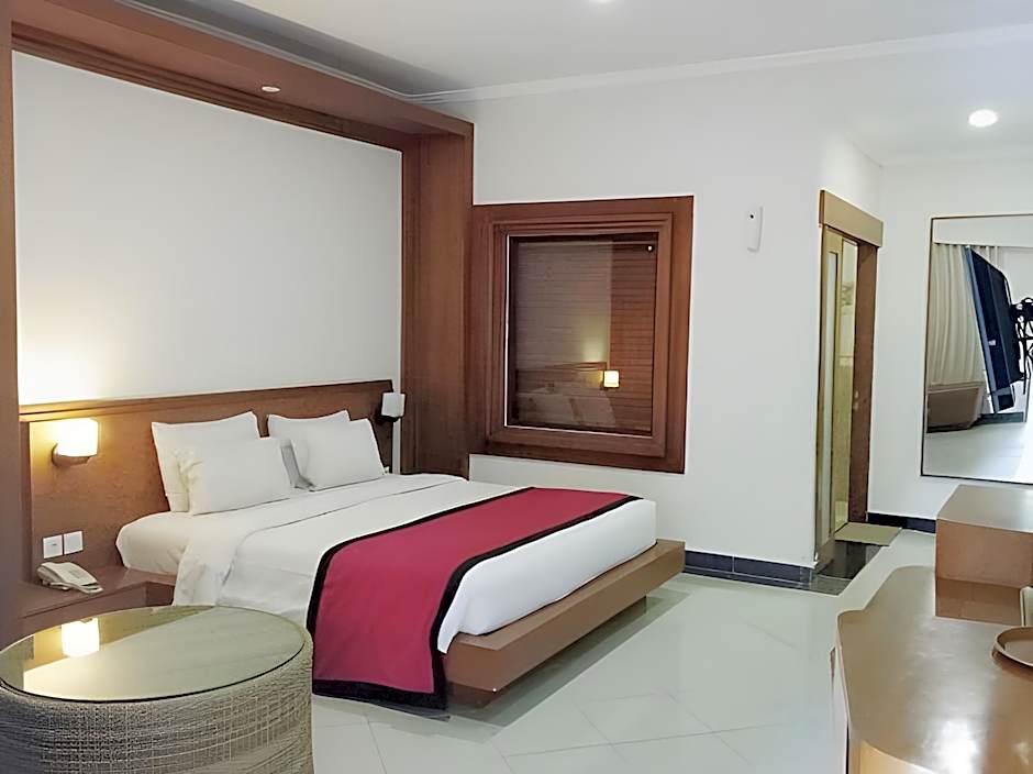 Super OYO Townhouse Oak Maxi Hotel Legian