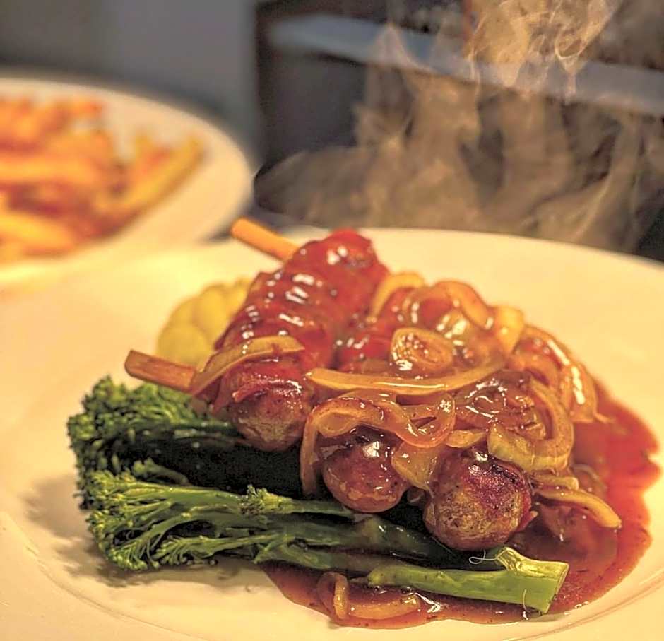 The Horseshoe and Castle