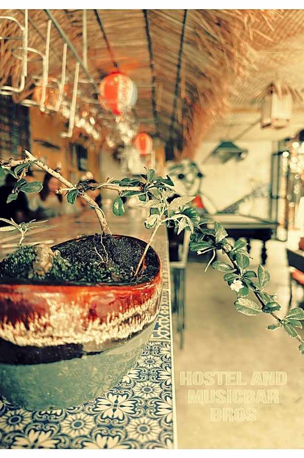 Hostel and Music Bar Bros