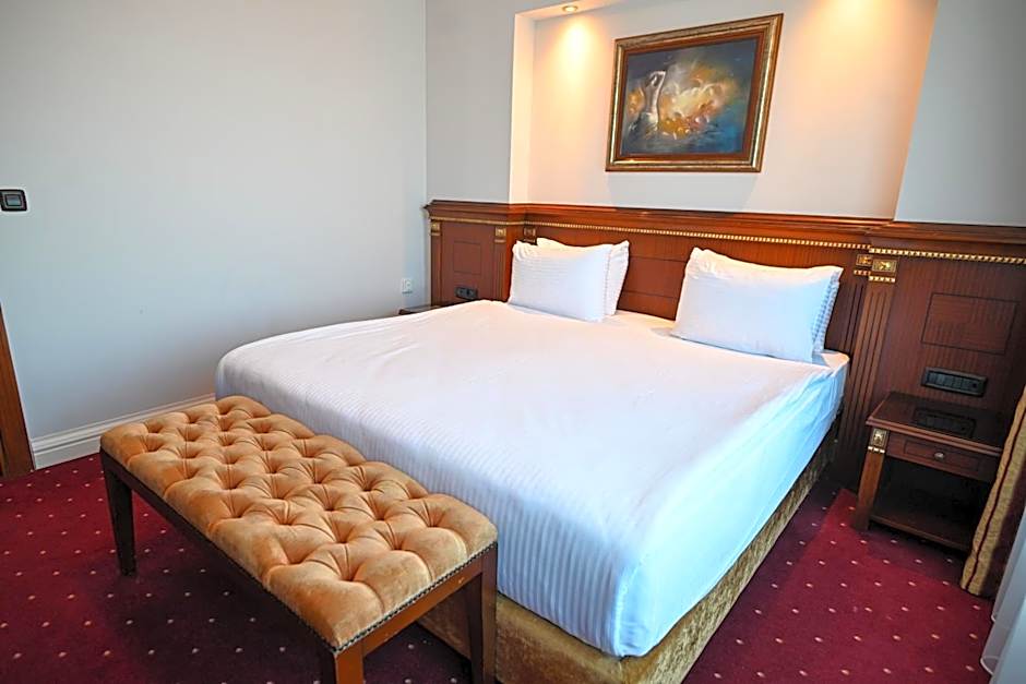 Stone Bridge Hotel