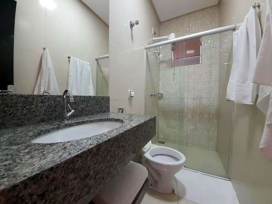 Suíte para 5 Pessoas com Ar e Próxima ao Centro