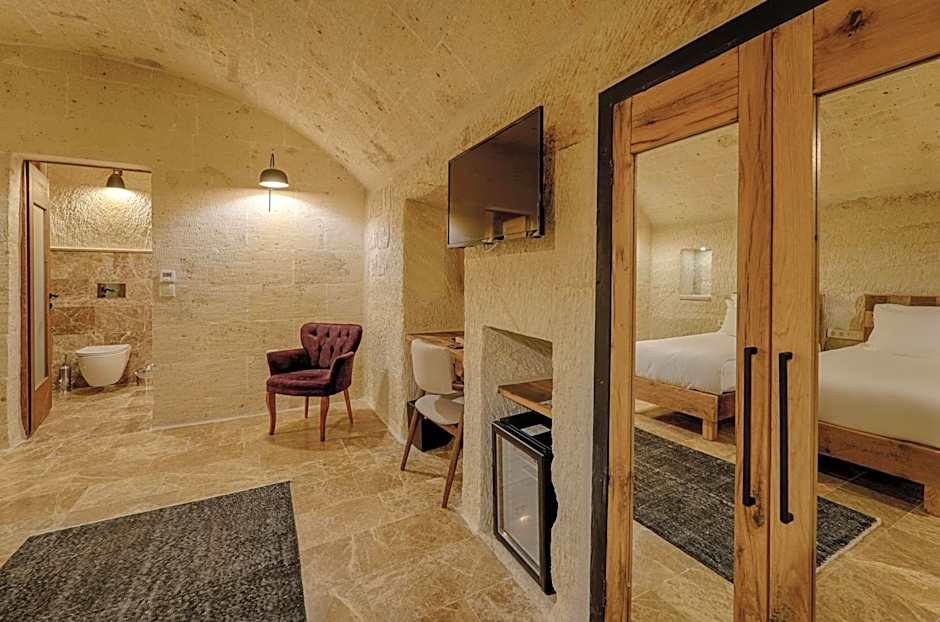 Solem Cave Suites