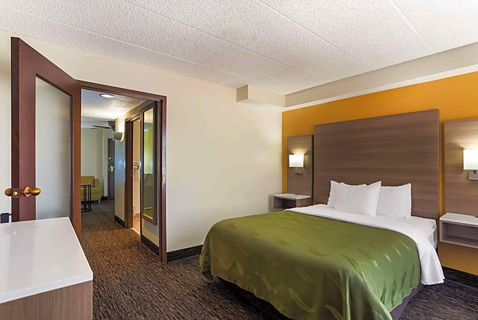 Quality Suites Milwaukee Airport