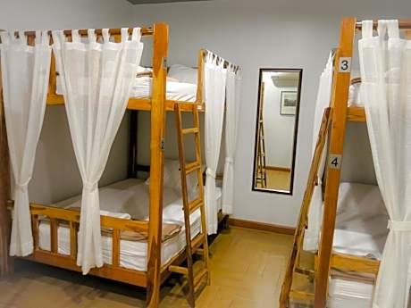 Private Room with 4 Beds & Shared External Bathroom
