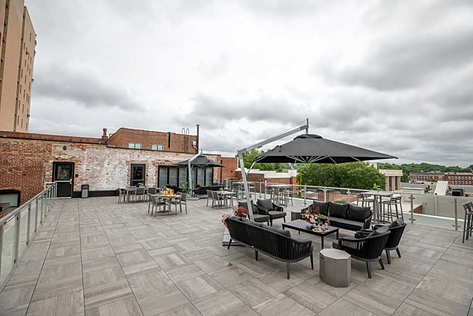 The Bee Hotel, Danville