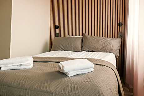 Small Double Room (140 bed)