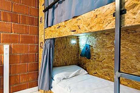 Bed in 10-Bed Mixed Dormitory Room