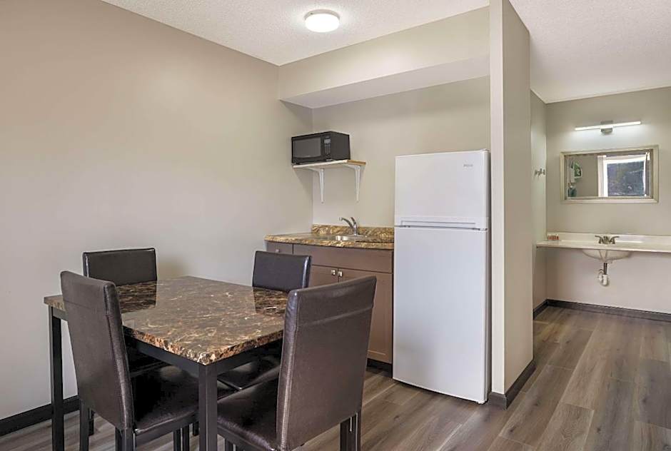 Econo Lodge Inn & Suites Canandaigua - Fingers Lake Area