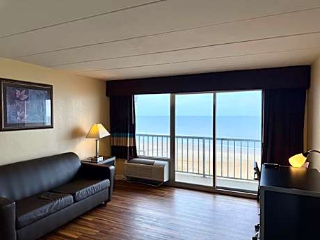 2 Double Beds, One-Bedroom, Efficiency Room, Oceanfront, Non-Smoking