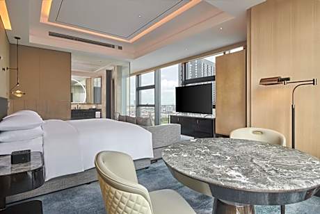 Executive Corner King Room with Lounge Access
