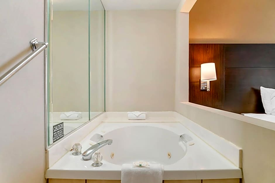 Quality Inn & Suites Monroe