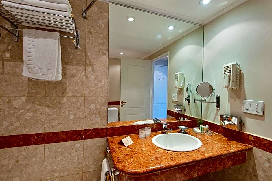Photo 1 of 10 of 1 King Bed Suite