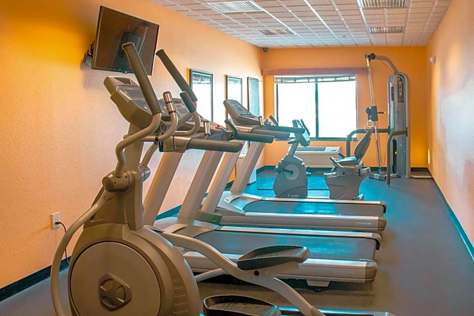 Comfort Inn & Suites Grand Forks near Alerus Center