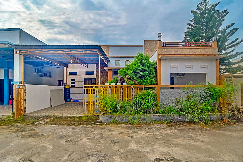 OYO 92714 Miracle Kost