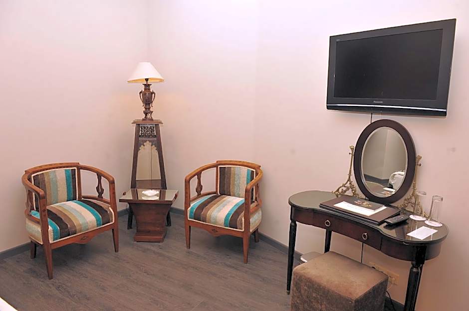 Warwick Palm Beach Hotel