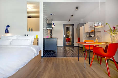 Design Apartment with King-Size-Bed