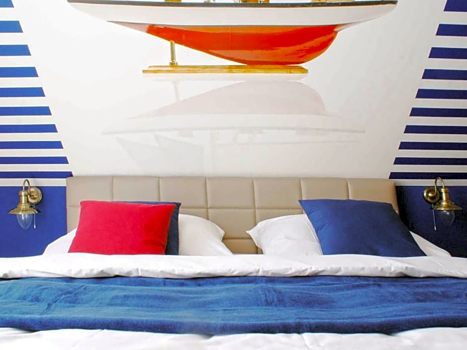 R & J Hotel