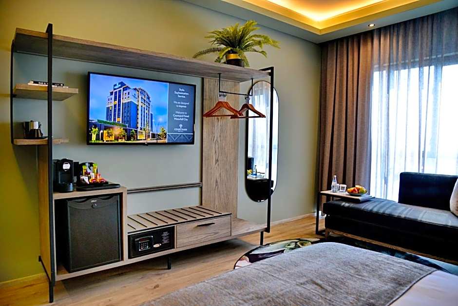 Courtyard Hotel Waterfall City