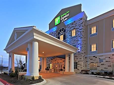 Holiday Inn Express & Suites Brady By IHG