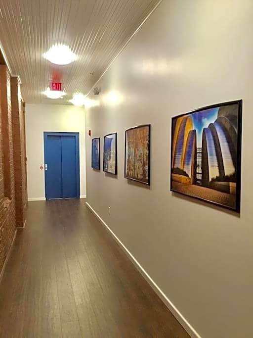 1480Sq ft 2BR 2BA LOFT Downtown KC Historic Build