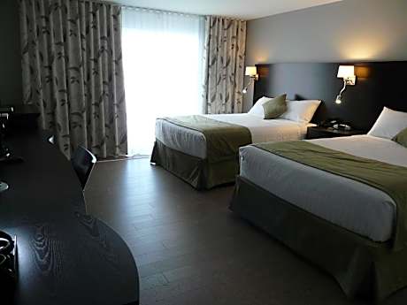 Queen Room with Two Queen Beds - Single