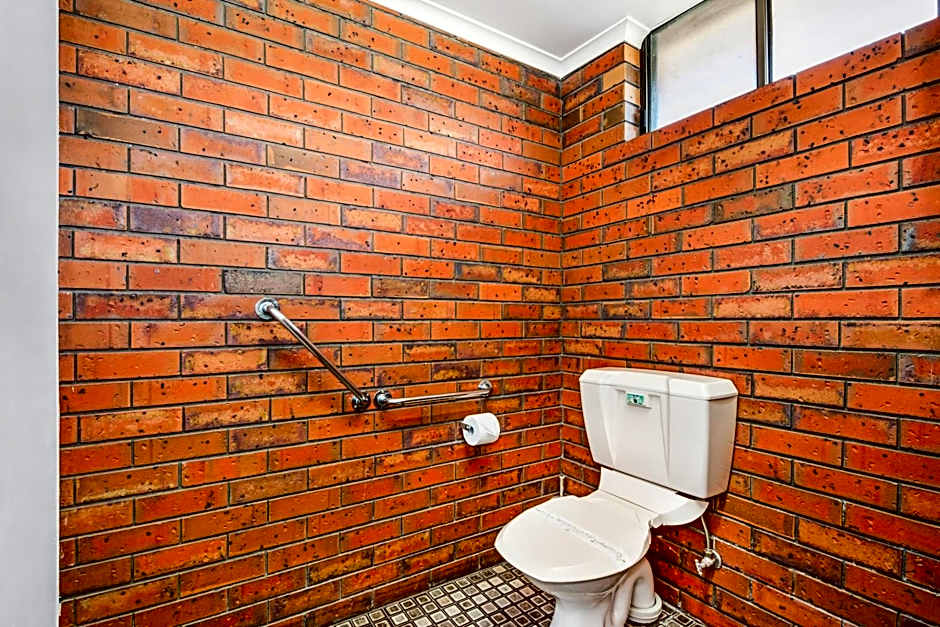 Golden Country Motel and Caravan Park