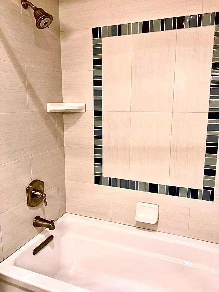 Sand Pebbles Inn