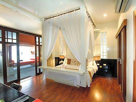 Pao Jin Poon Pool Villa