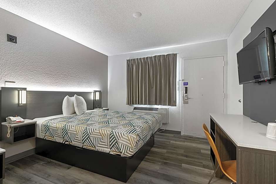 Motel 6-San Diego, CA - North