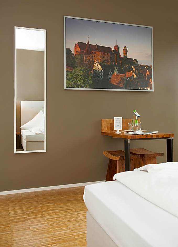 Five Reasons Hostel & Hotel